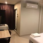 Sumalee Guest House