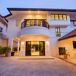 Luxury Pool Villa 4 Bedroom 900M Beach 1.5 Km Downtown