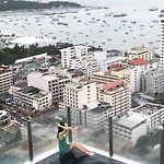 泰国芭提雅thebase无边游泳池公寓