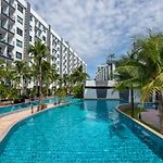 Rare Xxxl Swimming Pools Resort - 500Mbps Blazing Fast Free Wifi - Top Floor Pool View Balcony - Gym - Sauna - Kids Playground - Supermarkets
