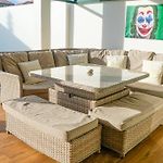 Exquisite Pool Villa J - Pattaya Pool Villa