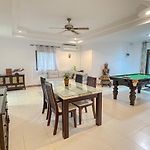 Garden Villa - Pattaya Holiday House Walking Street 4 Bedrooms