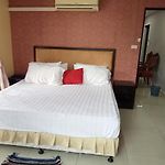 Lucky Inn Suites