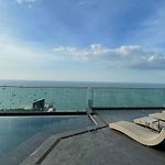 Edge Seaside Luxury Stylish Condo Steps Away From Beach