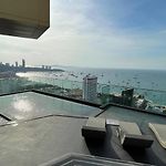 Edge Seaside Luxury Stylish Condo Steps Away From Beach