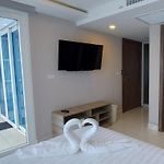 Grand Avenue Pattaya - Luxury Suite - 2 Bedroom 2 Baths - Pool-View