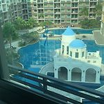 High Floor Nice Pool View Near Walking Street Arcadia Beach 高楼层泳池景 高速网络 智能电视