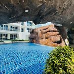 Grand Avenue Conde Pattaya