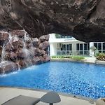 Grand Avenue, 2 Bed-/ 2 Bathroom, 70 Sqm, Pool View