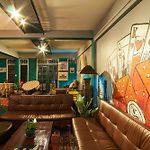 Happiness Community Wake & Bake Hostel - Rooftop Bar & Bistro