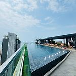 芭提雅市中心无边泳池公寓the Base Central