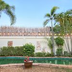 Mejestic Green Garden Villa