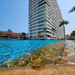 View Talay 5 - Beachfront Ocean View - High Floor & Huge Pool