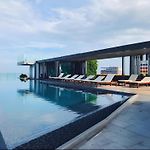 Central Pattaya, Sky Pool And Next To The Beach