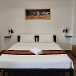 Phratamnak Inn Hotel & Guesthouse - 100 Mtr From The Beach