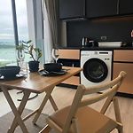 Downtown Chic Condo High Floor & Seaview #Es40621