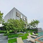 Downtown Chic Condo Rooftop Pool #Es13810