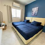 Blue Whale Hostel & Cafe