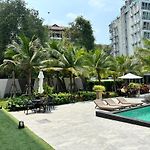 Arcadia Center Suites