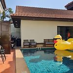 Bali Style Luxury Pool Villa Near Beach & Walking St!