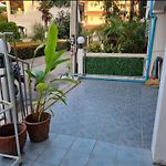 3 Bedroom Renovated House With In - And Outdoor Jacuzzi