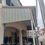 3 Bedroom Renovated House With In - And Outdoor Jacuzzi