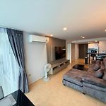 Large Luxury Condo - Pattaya City Centre - Centara Avenue, Pool View - 805