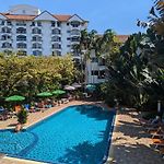 Cozy Apartment In Tree Town Pattaya