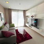 The Palm Wongamat - 2Br Luxury Beachfront Suite - Ocean View