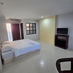 Middle Tree House Pattaya