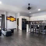 Luxury Thai Style Pool Villa In Downtown Pattaya, Close To Walking Street
