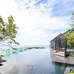 Downtown Charm Edge 1 Bedroom Seaview Condo