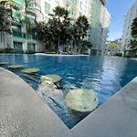 Stylish Apartment - Ultra-Fast Fiber Internet, Pool, Sauna, Gym, Smart Tv, Guest Friendly