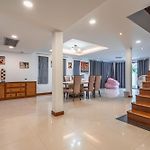 Thai Mei 3B Near Hollywood
