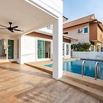 Long Warmth Pool Villa