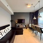 Spacious 2 Bedroom Corner Unit Near Walking Street