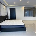 New! Huge Condo - Jacuzzi & Pool Access - Grand Avenue