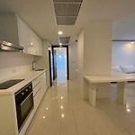New! Huge Condo - Jacuzzi & Pool Access - Grand Avenue