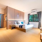 Selina Place Hotel