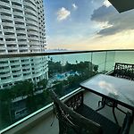 Wong Amat Tower Condominium 1205