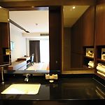 โรงแรมซีซั่นไฟว์ (SHA Certified)