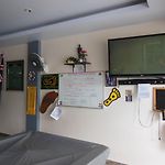 Boomerang Guesthouse And Bar