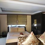 Boomerang Guesthouse And Bar
