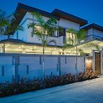 Super Luxury 4 Bedroom Private Pool Villa With Jacuzzi, Near 711, 10 Minutes To Walking Street And Pattaya Beach - Mt4