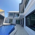 Boomvilla 2