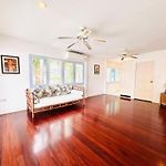 Tiki White House