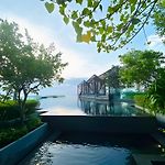 Edge - High Floor Sea View Condo With Rooftop Pool