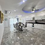 Moggy S Bar And Guest House