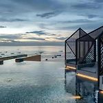 Luxury Edge Seaview Apartment