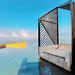 Luxury Edge Seaview Apartment